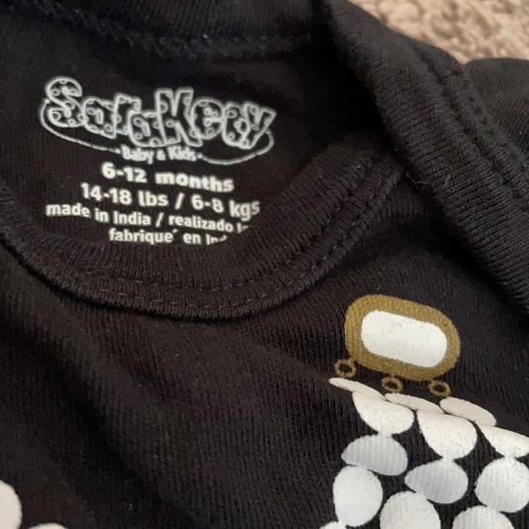 EUC set of 2 Baby Girl Onesies - Picture 3 of 5